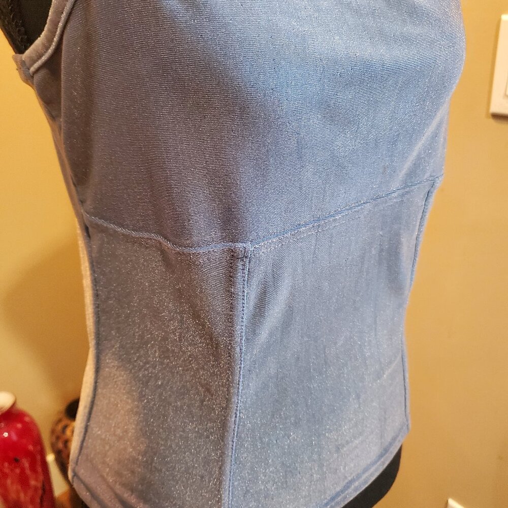 Sparking blue L'Equipe crop top, '90s style